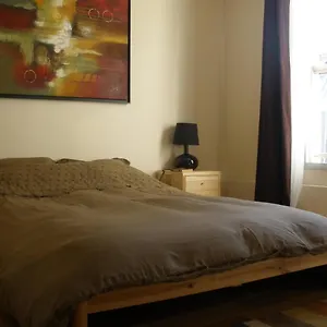 Cozy Apt Centre, 5 Mins Louvre Apartment